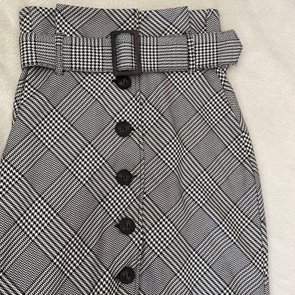 Pattern pin up skirt. Dress it up with black pumps. Brand new